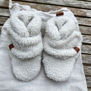 NEW Goumi Kids Alabaster Sherpa Baby Boots SZ 3-6mo White Winter Booties
